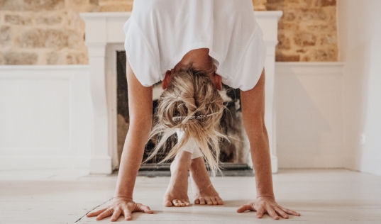 Online Morning Movement Retreat yoga by Moni Hunt